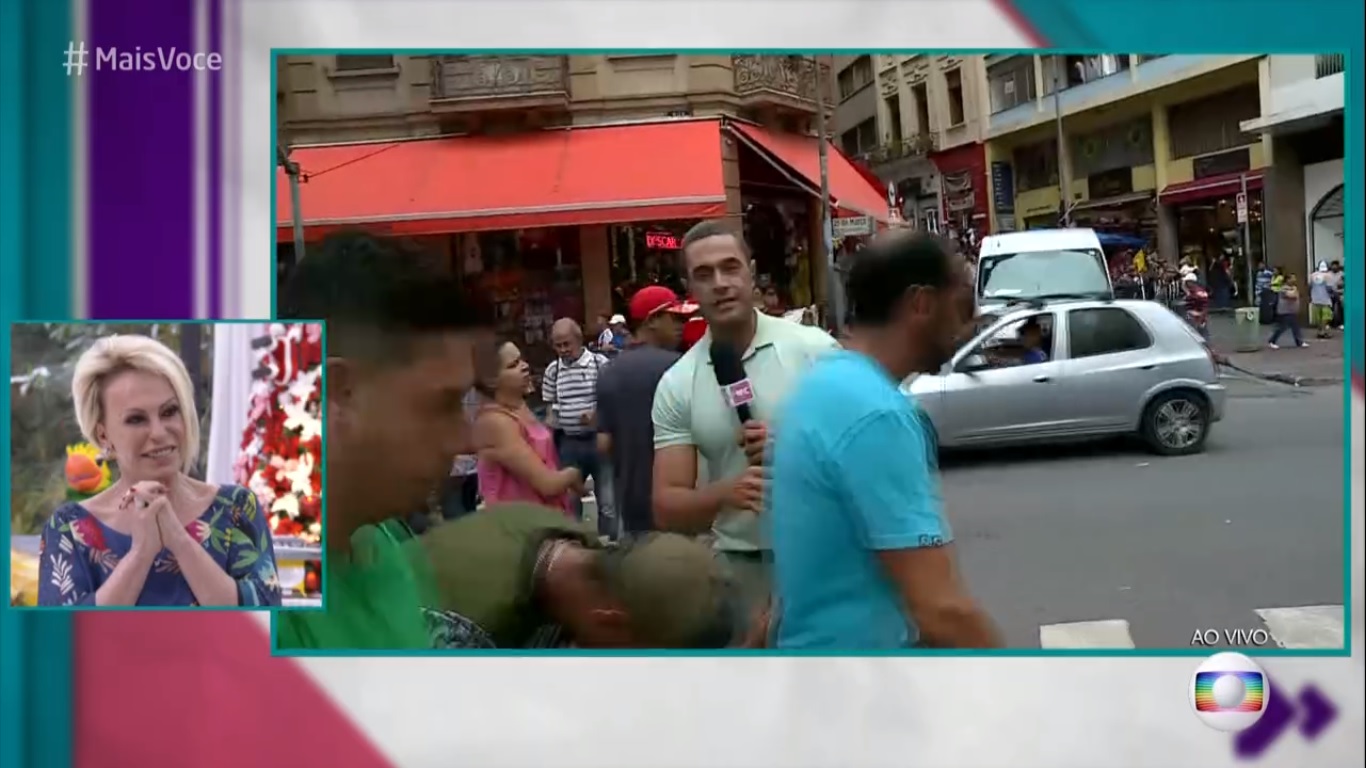 O reporter Fabricio Battaglini fez um link ao vivo da 25 de Marco para o Mais Voce