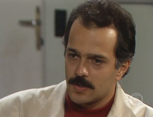 Jayme Periard como Léo em O Portador (Reprodução/TV Globo)