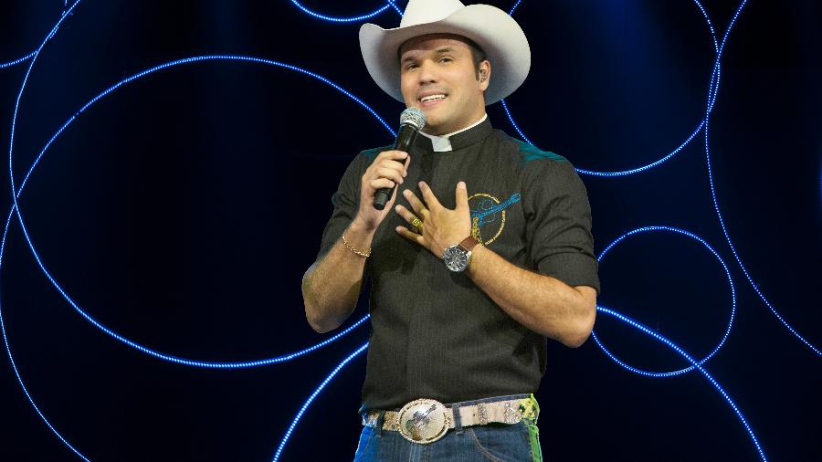 Alessandro Campos é o Padre Sertanejo (Foto: Washington Possato/Divulgação)