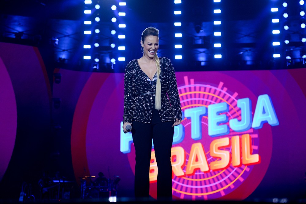 Paolla Oliveira apresenta o Festeja Brasil
