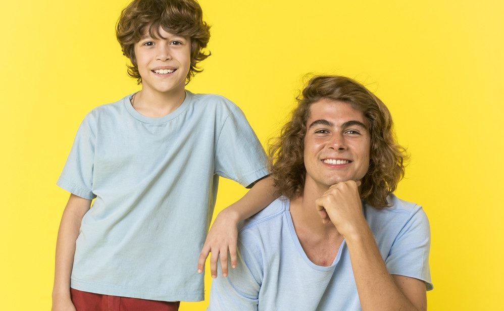 João Bravo e Rafael Vitti serão João em 'Verão 90' (Foto: Globo/João Cotta)