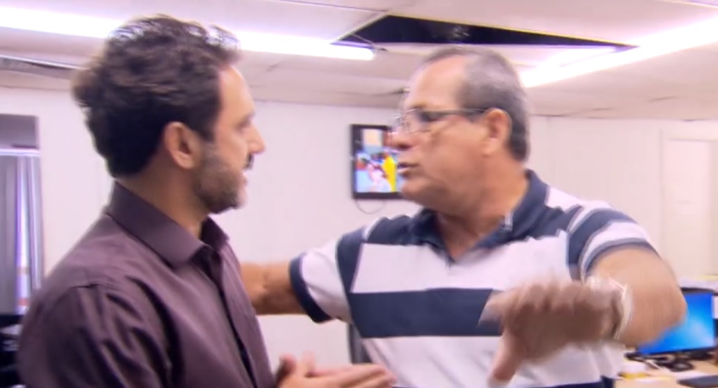 Reporter do Jornal Nacional foi retirado do gabinete de Flavio Bolsonaro