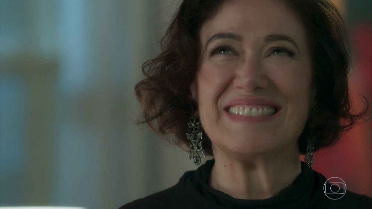 Valentina (Lilia Cabral) em O Sétimo Guardião