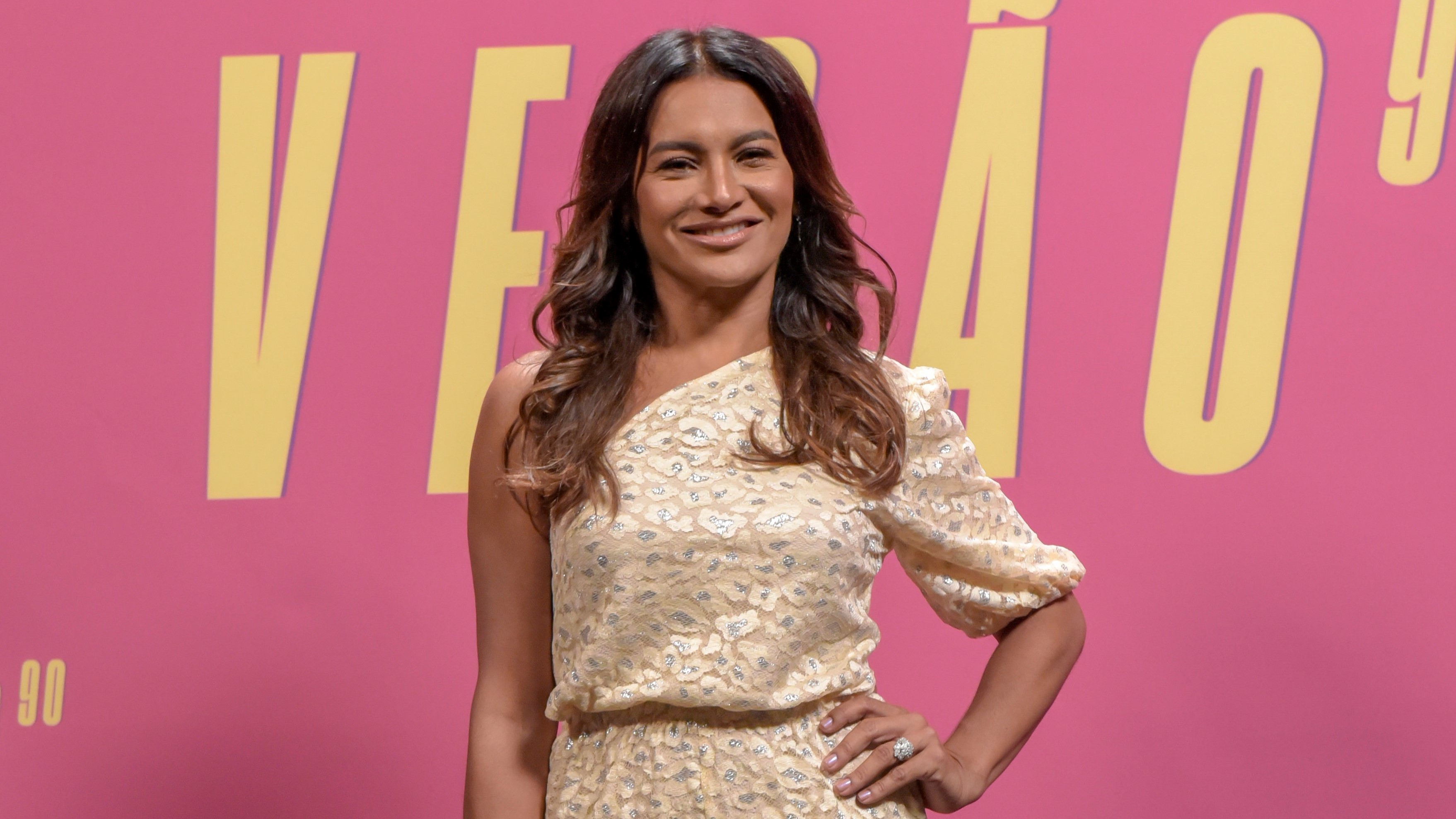 Dira Paes durante a coletiva da novela Verão 90