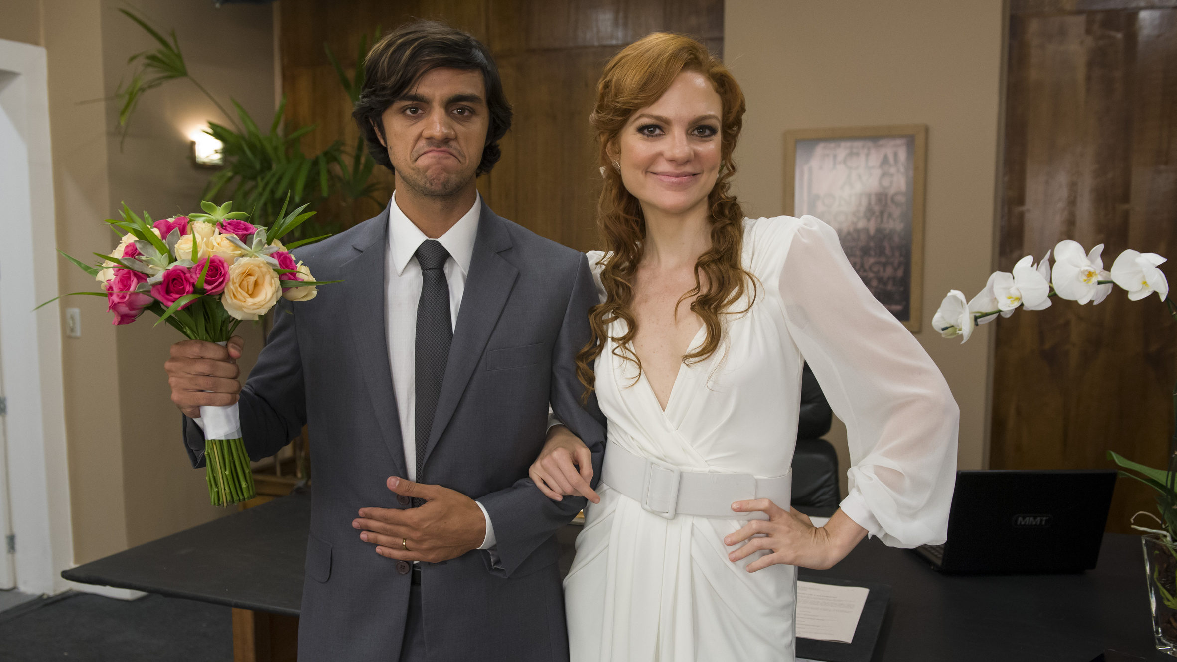 Elmo ( Felipe Simas ) e Miss Celine ( Maria Eduarda de Carvalho ) em O Tempo Não Para