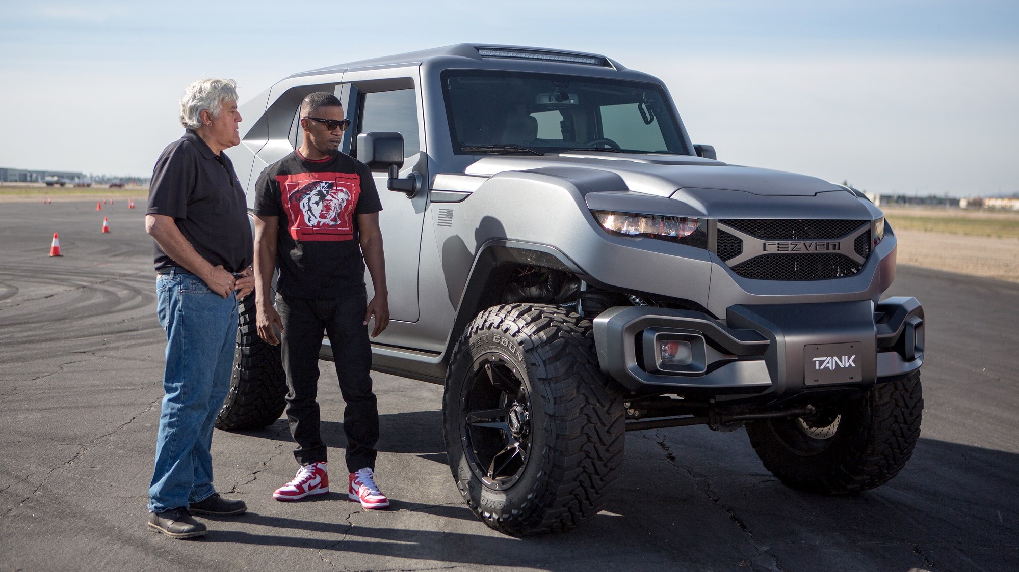 O lendário apresentador de TV Jay Leno comanda A Garagem de Jay Leno