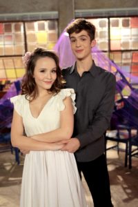 Luca Tuber (João Guilherme) e Mirela (Larissa Manoela) em As Aventuras de Poliana