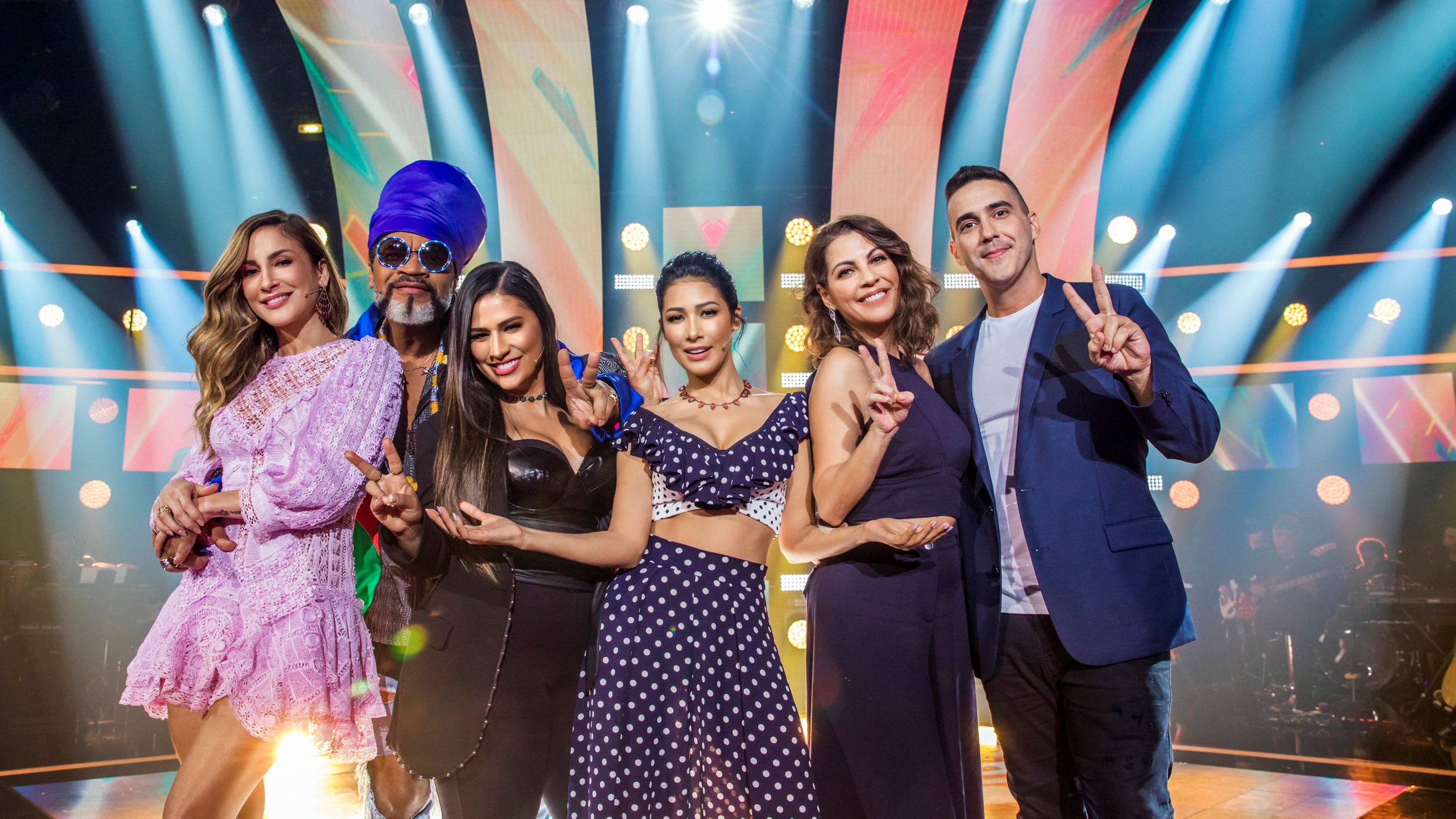 Claudia Leitte, Simone &; Simaria e Carlinhos Brown com Andre Marques e Thalita Rebouças no The Voice Kids