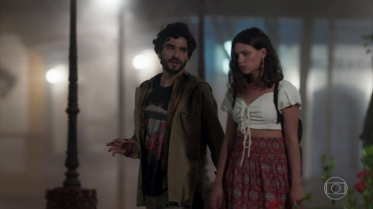 Geandro (Caio Blat) e Lourdes Maria (Bruna Linzmeyer) em O Sétimo Guardião