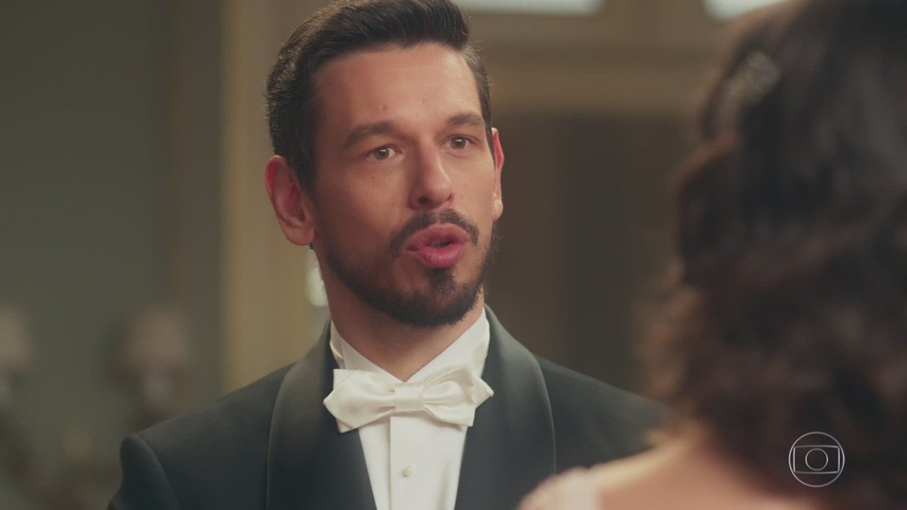 Gustavo Bruno (João Vicente de Castro) e Julia (Vitória Strada) Em Espelho da Vida