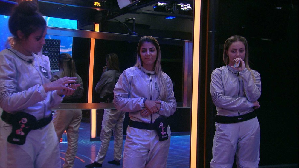 Hana, Hariany e Paula durante o jogo da discórdia do BBB19