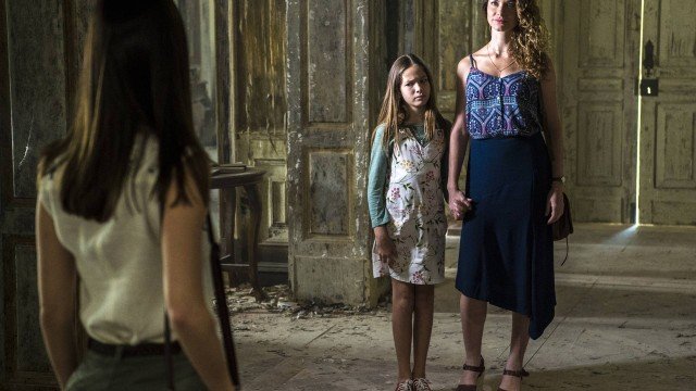 Isabel (Alinne Moraes), Cris (Vitória Strada) e Priscila (Clara Galinari) de Espelho da Vida