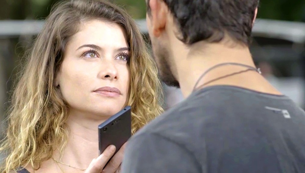 Isabel (Alinne Moraes) e Alain (Joao Vicente de Castro) de Espelho da Vida