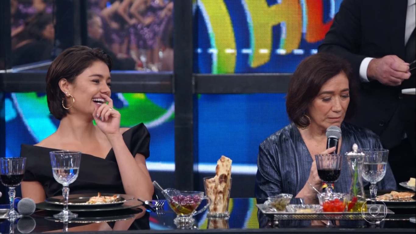 Lilia Cabral reclama do tamanho do pedaço de pizza no Faustão