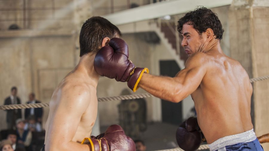 O bicampeão mundial Éder Jofre (Daniel de Oliveira) nunca ouviu a contagem de 10 segundos ao longo da sua carreira