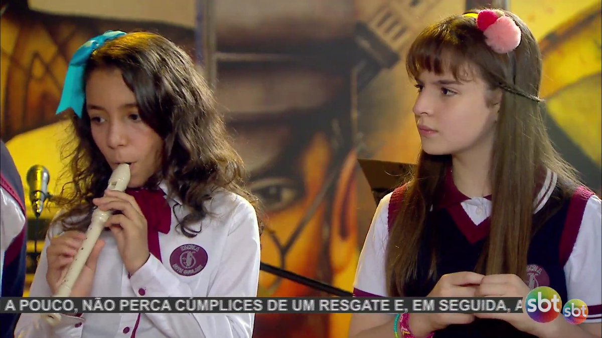 Poliana fica com ciúmes de João e Paola