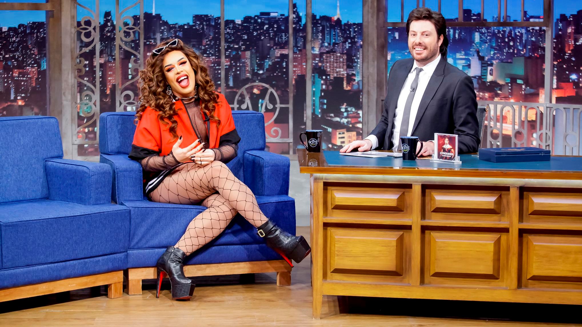 Gloria Groove participa do programa The Noite com Danilo Gentili