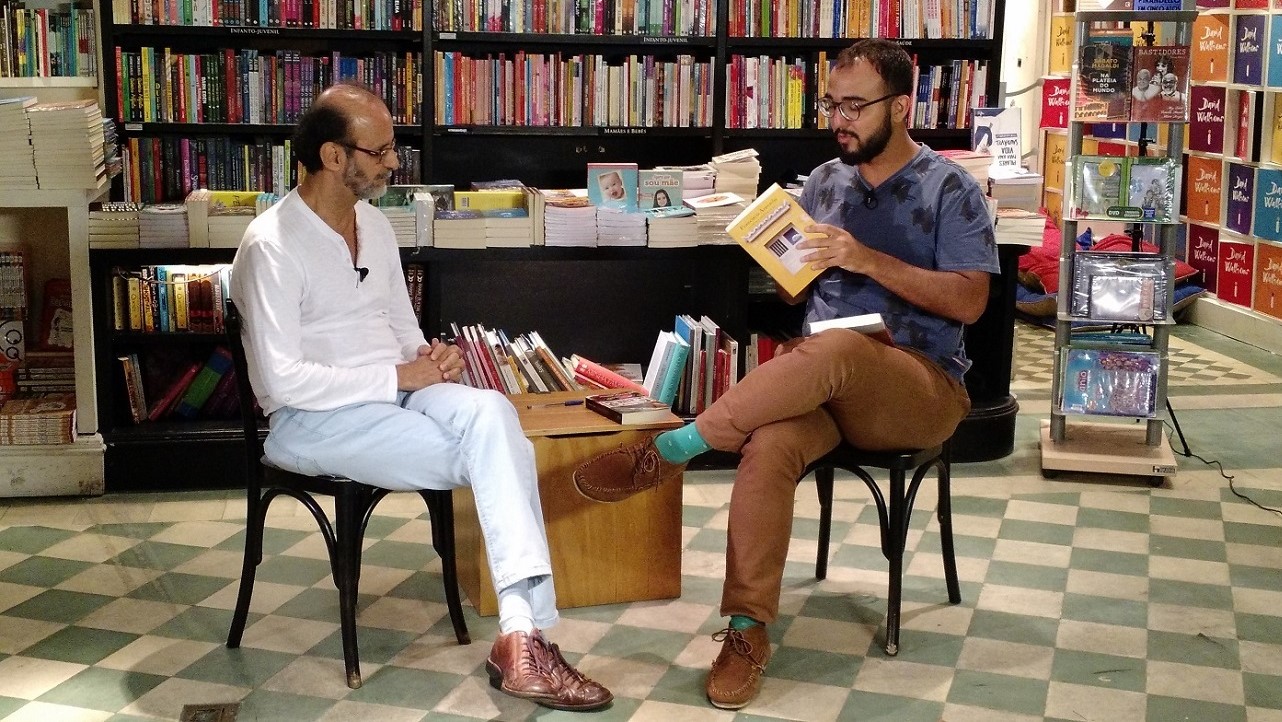 O escritor Francisco Azevedo e o apresentador Raphael Montes