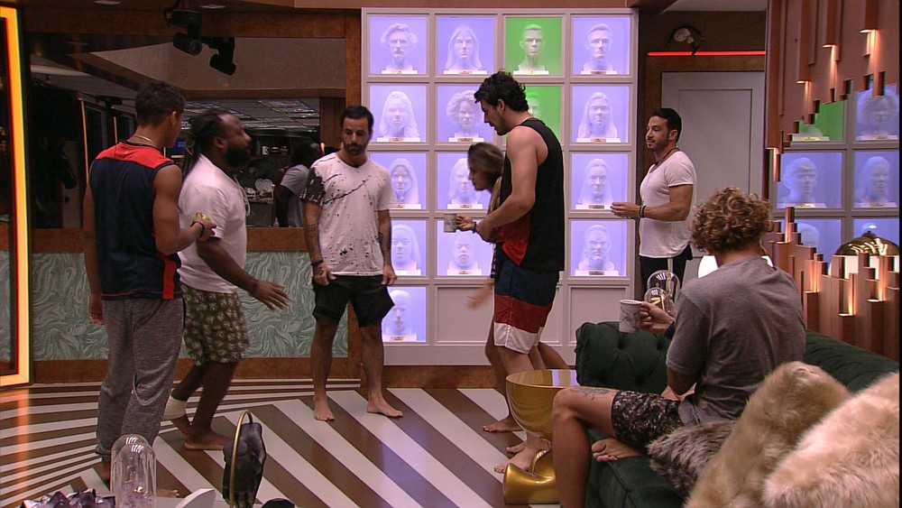 Brothers fazem fila para o raio-x