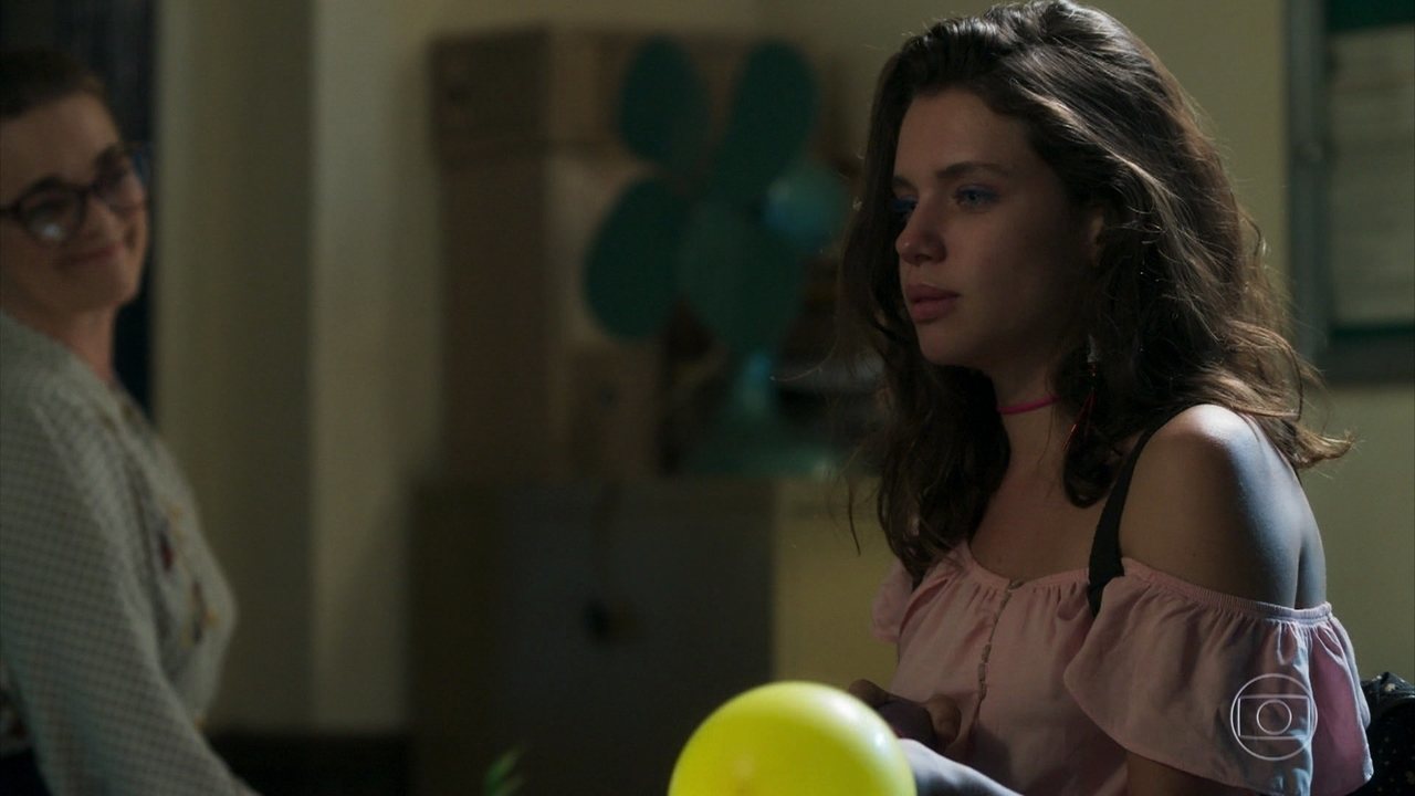 Lourdes Maria (Bruna Linzmeyer) e Socorro (Inês Peixoto), de O Sétimo Guardião, na Globo