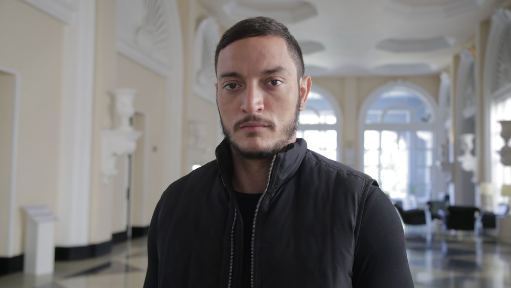 Allan de Souza como Youssef de Órfãos da Terra