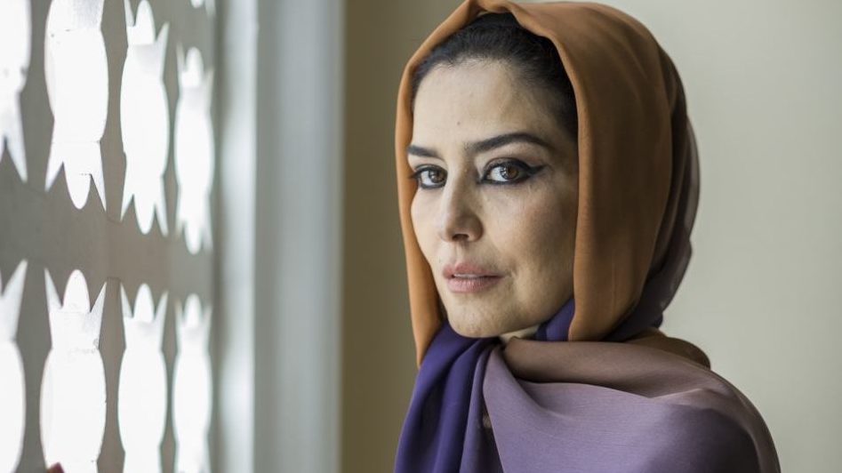 Letícia Sabatella como Soraya em Órfãos da Terra
