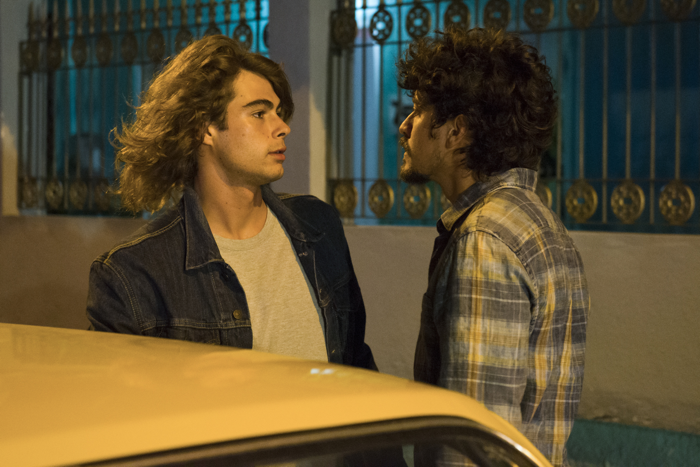 Jerônimo (Jesuíta Barbosa) e João (Rafael Vitti) se encaram e o clima fica tenso entre eles