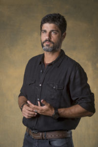 Houssein Zarif (Bruno Cabrerizo) em Órfãos da Terra