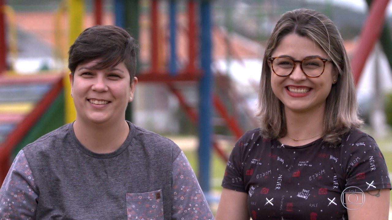 Tatiane e Daniela, casal que participou do The Wall do Caldeirão do Huck