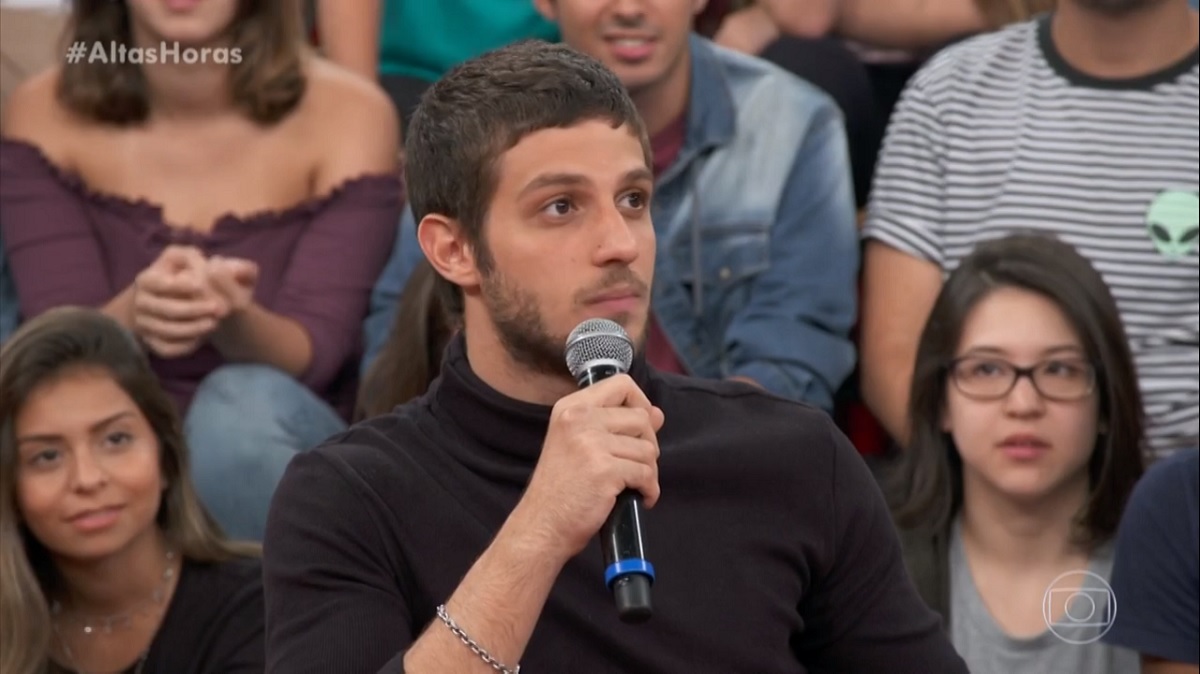 Ator Chay Suede no Altas Horas, da Globo