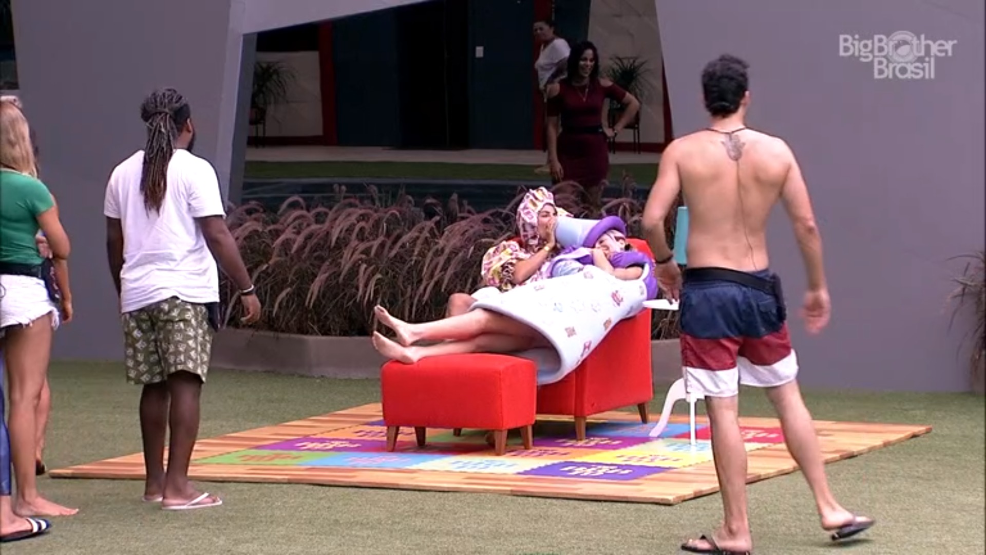 Paula e Hariany no castigo do monstro no BBB19