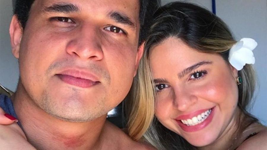 Kaio Cézar e sua esposa, a também jornalista Mirela Fortes