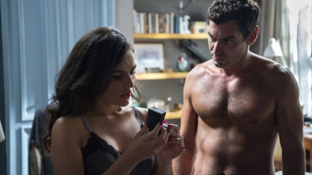 Mariane (Kefera Buchmann) e Marcelo (Nikolas Antunes) de Espelho da Vida