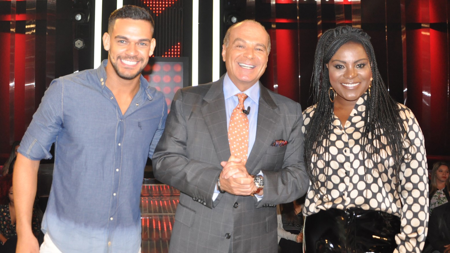 Caique Aguiar, Marcelo de Carvalho e Karin Hils no programa Mega Senha