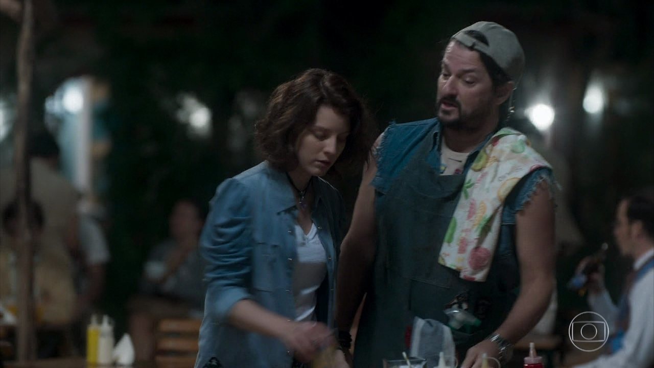 Rivalda (Giullia Gayoso) e Nicolau (Marcelo Serrado), de O Sétimo Guardião, da Globo