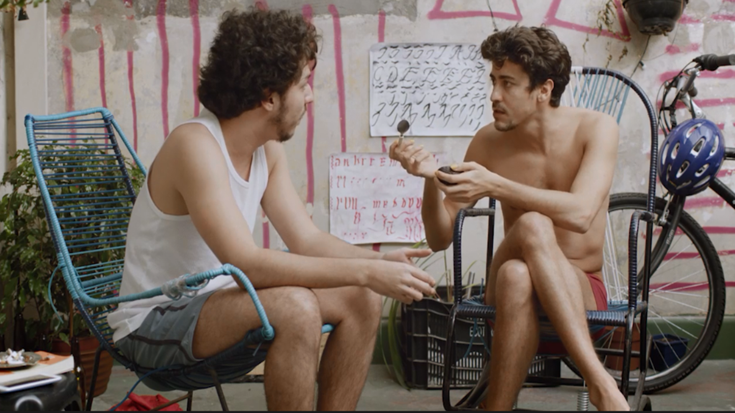 Jesuíta Barbosa e João Vitor em uma das cenas da série Feras