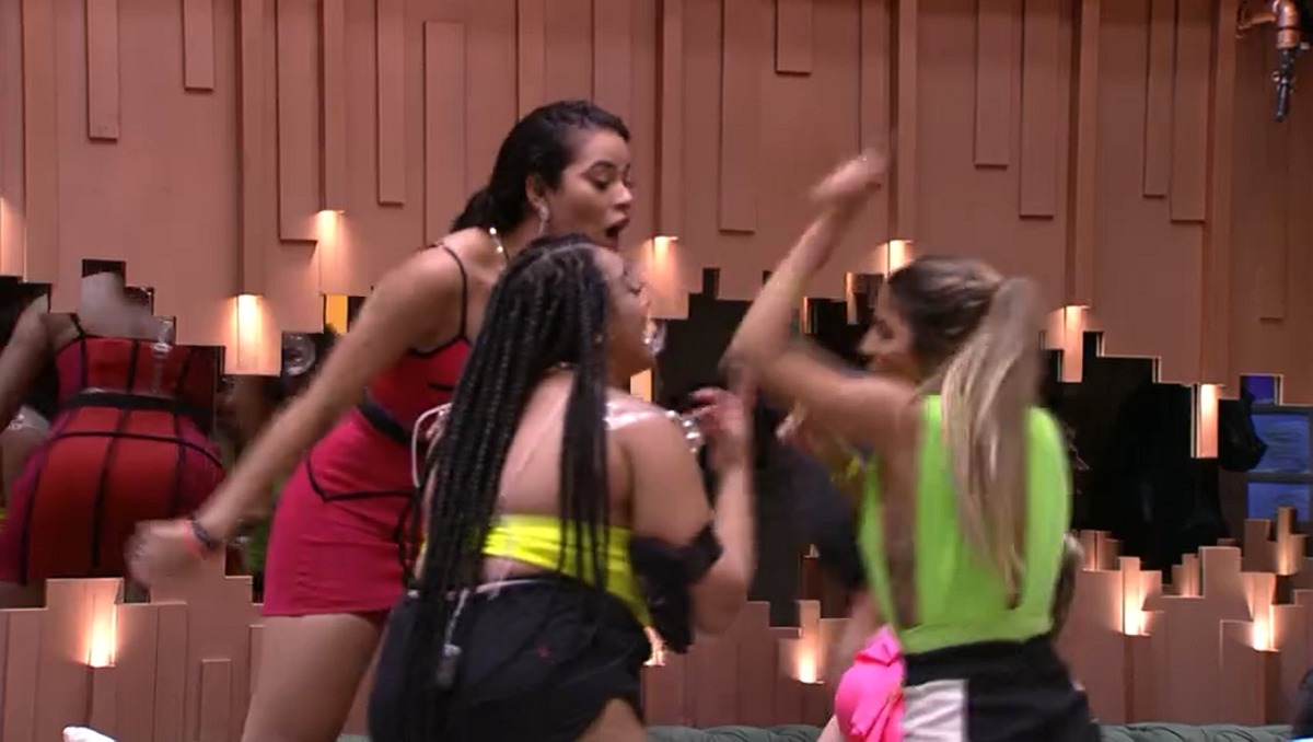 Tereza se assusta com brincadeira de sisters BBB19