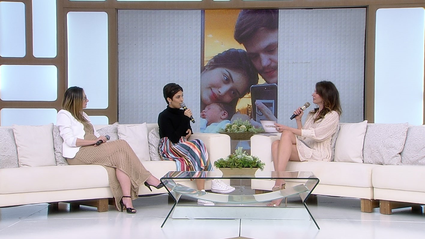 Letícia Almeida, sua advogada Michelle Farias e Luciana Gimenez durante SuperPop ao vivo