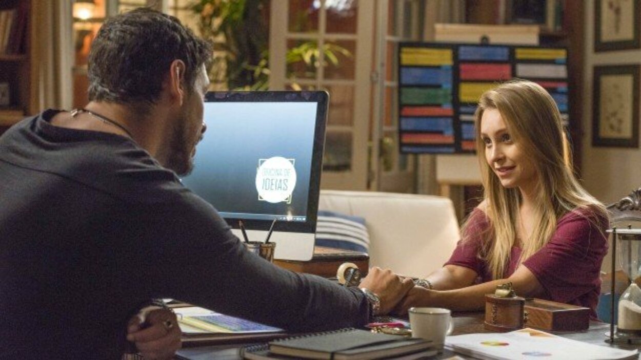 Alain (Joao Vicente de Castro) e Gigi (Carla Perez) de Espelho da Vida