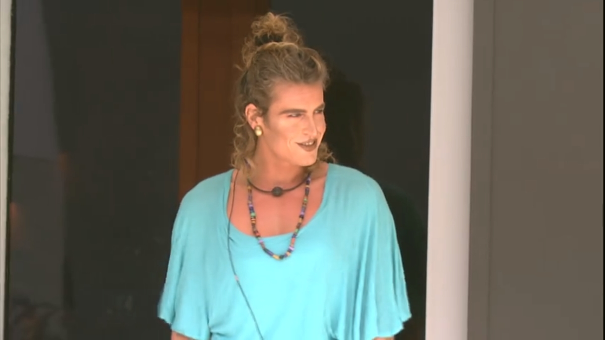 Alberto vestido de mulher no BBB19
