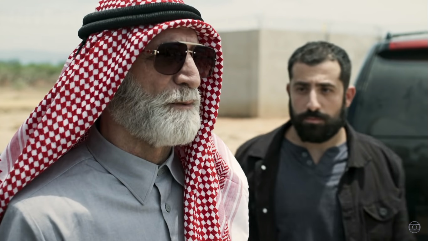 Aziz (Herson Capri) em Órfãos da Terra