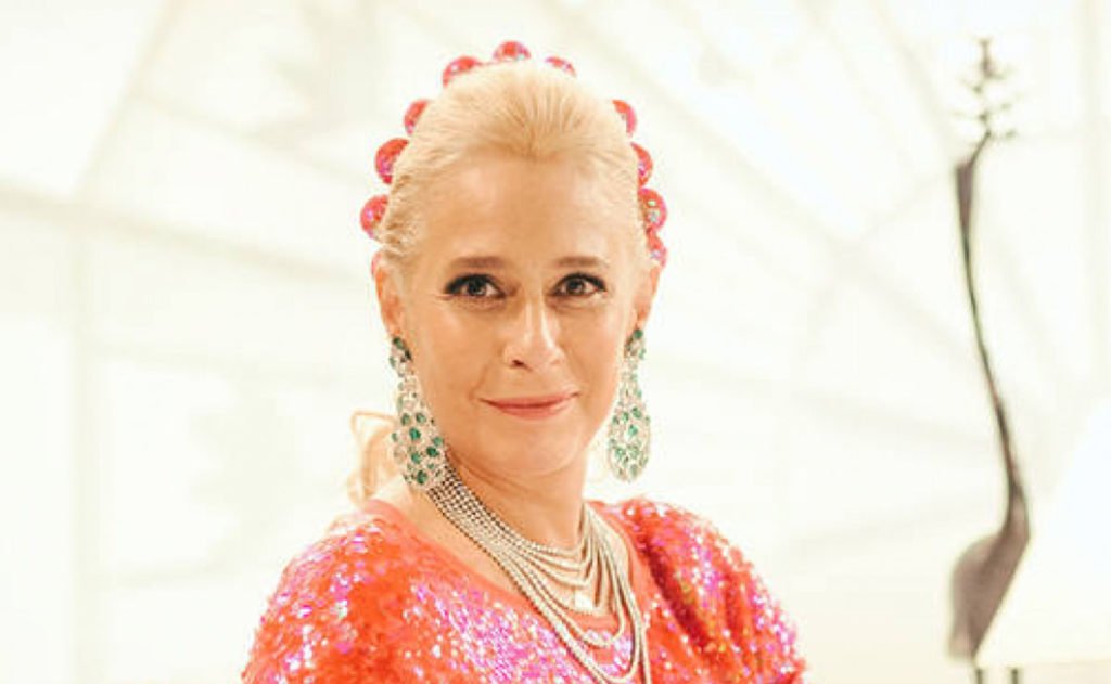 Andréa Beltrão vivendo Hebe