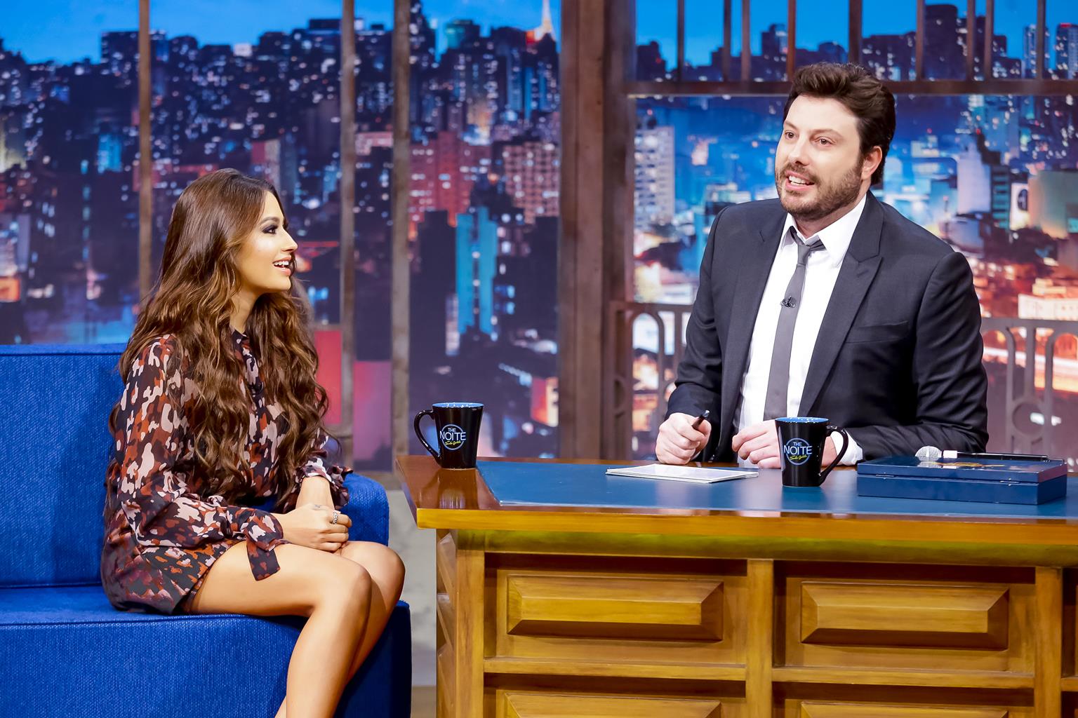 Carol Oliveira participa do The Noite