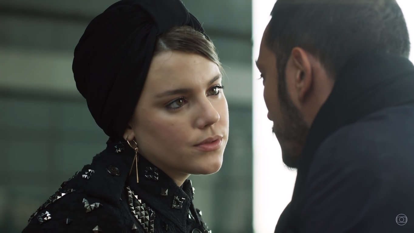 Dalila (Alice Wegmann) e Youssef (Allan Souza Lima) em Órfãos da Terra