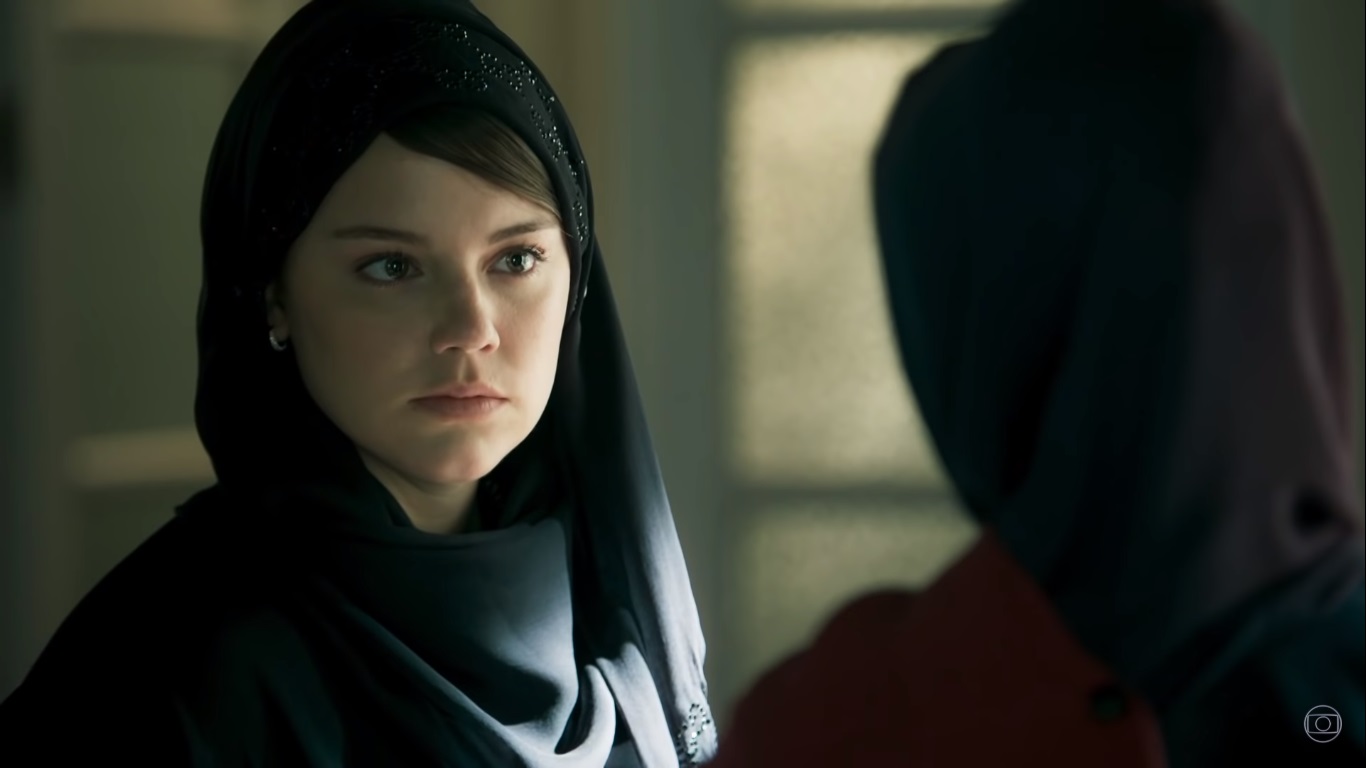Dalila (Alice Wegmann) em Órfãos da Terra