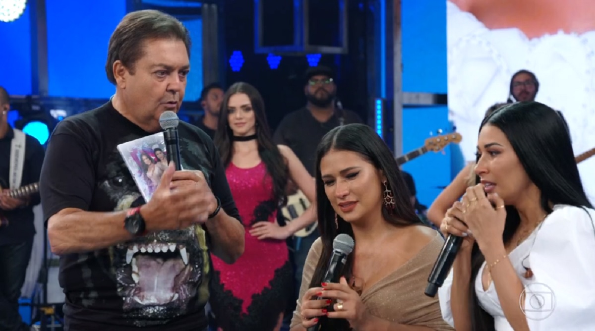 Faustão, Simone e Simaria, no Arquivo Confidencial, do Domingão do Faustão, da Globo