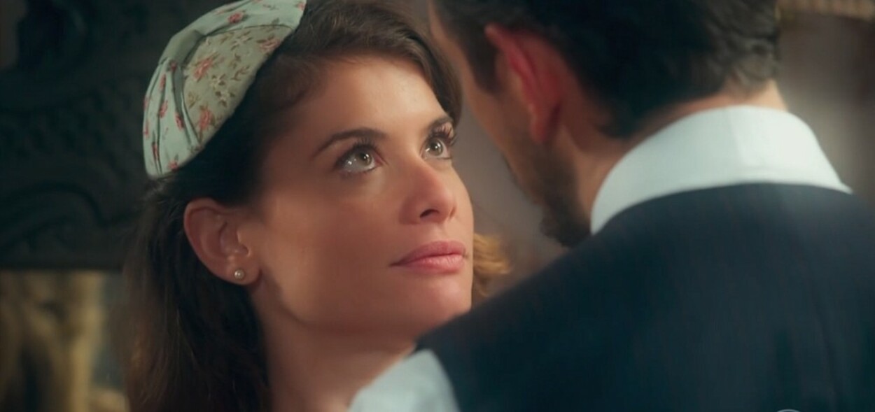 Dora (Alinne Moraes) e Gustavo Bruno (João Vicente de Castro) de Espelho da Vida