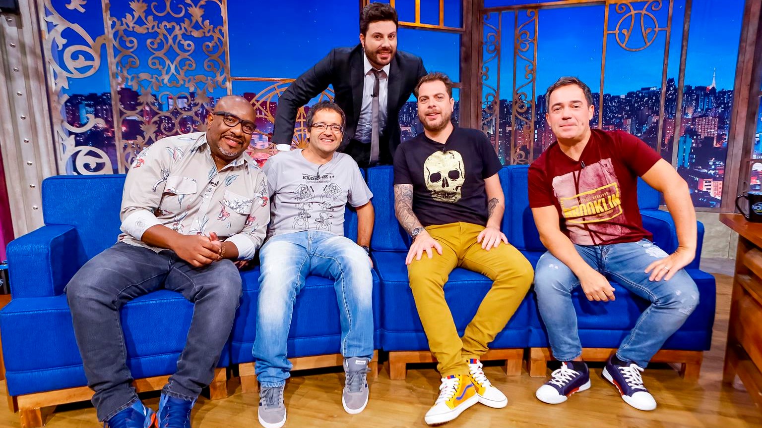Angelo, Ricardinho, Dennys e Tatola com Danilo Gentili