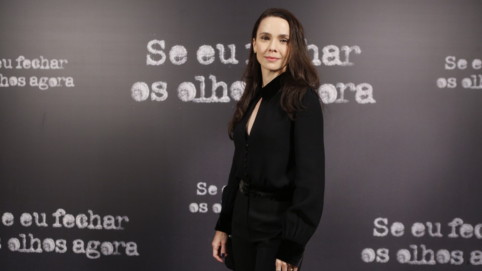 Débora Falabella é Isabel em Se Eu Fechar Os Olhos Agora