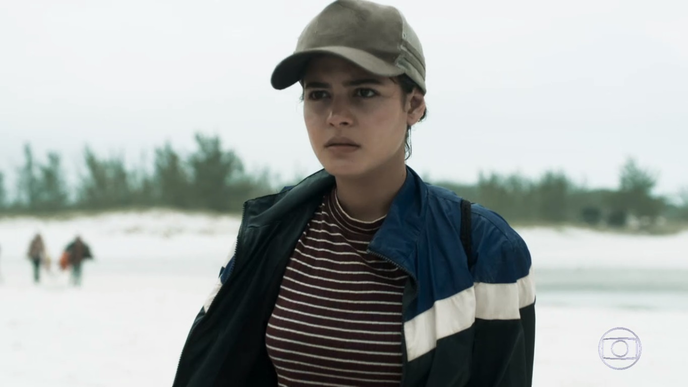 Laila (Julia Dalavia) prestes a iniciar sua segunda travessia em Órfãos da Terra